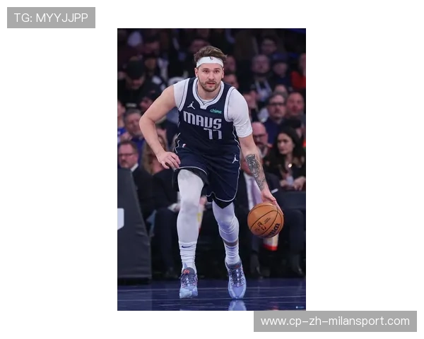 东契奇突破转身后仰命中，独行侠持续发力